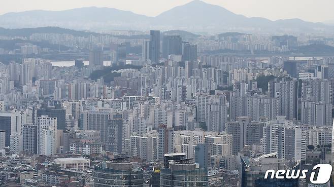 서울 중구 남산에서 바라본 아파트 단지. 2023.5.19/뉴스1 ⓒ News1 김진환 기자