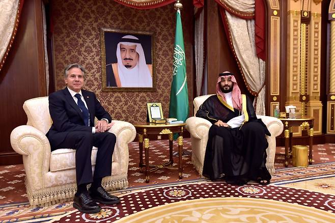 사우디아라비아를 방문한 토니 블링컨 미국 국무장관이 7일 사우디아라비아 제다에서 모하메드 빈 살만 왕세자를 만나고 있다./로이터 뉴스1