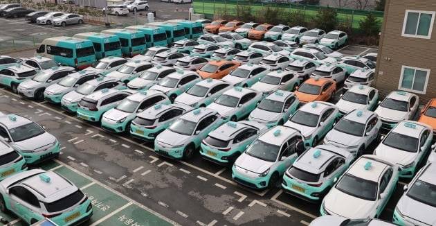 마카롱택시가 파산 절차에 들어갔다. 3월 9일 서울 진관동 마카롱택시 차고지에 차량이 주차되어 있다.임대철 기자