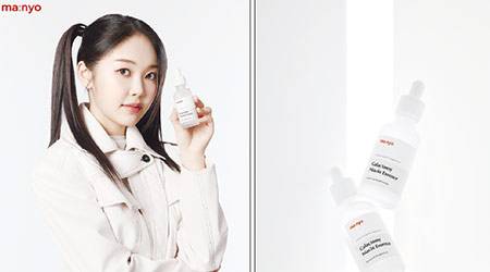 가수 미노이를 광고 모델로 기용한 마녀공장(좌). 일본에서 히트 치면서 누적 판매량 200만병을 돌파한 ‘갈락토미 나이아신 에센스(우)’. (마녀공장 제공)