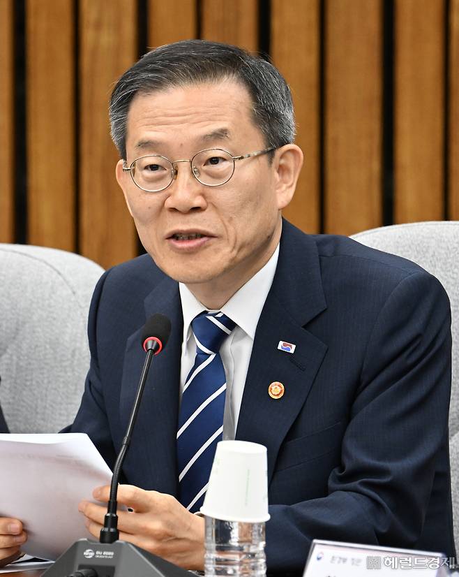 이종호 과학기술정보통신부 장관이 7일 서울 영등포구 여의도 국회의사당 본청에서 열린 국민의힘 우리바다 지키기 검증 TF 확대회의에 참석해 발언하고 있다. 임세준 기자