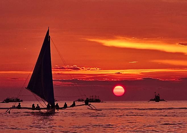 '세일링 보트'에서 감사하는 황홀한 일몰 [사진/백승렬 기자]