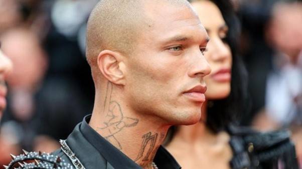 출소 이후 모델로 활동하는 제레미 믹스.