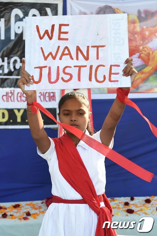 지난 2020년 3월20일(현지시간) 2012년 발생한 '뉴델리 여대생 버스 강간 사건'과 관련해 시위 중인 인도 여성. ⓒ AFP=뉴스1