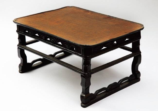 전남 나주는 예부터 국제 무역항이 있어 교역이 성행했다. 고려·조선시대 문화 중심지로 공예품이 발달했다. 특히 목공품이 유명하다. 나주반은 잡다한 장식을 배제하고 나뭇결이 드러나는 생옻칠만으로 자연미를 살린 것이 특징이다.