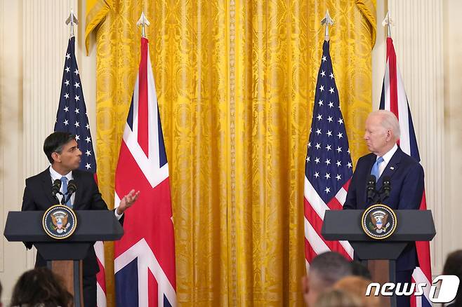 8일(현지시간) 미국 백악관 이스트룸에서 기자회견을 하는 리시 수낵(왼쪽) 영국 총리와 조 바이든(오른쪽) 미국 대통령. 2023.6.8 ⓒ 로이터=뉴스1 ⓒ News1 정윤미 기자