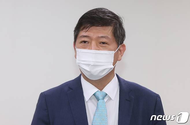 김홍걸 무소속 의원이 23일 오후 서울 여의도 국회 의원회관에서 열린 글로벌 반도체 산업과 칩4(Chip4) 동맹 토론회에서 인사말을 하고 있다. (공동취재) 2022.9.23/뉴스1 ⓒ News1 이재명 기자