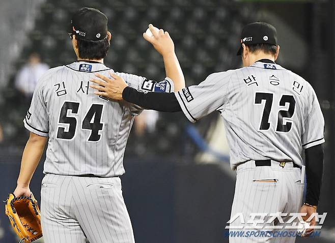 김서현이 7일 두산전 7회말 1사 1,2루에서 교체되고 있다. 잠실=박재만 기자pjm@sportschosun.com