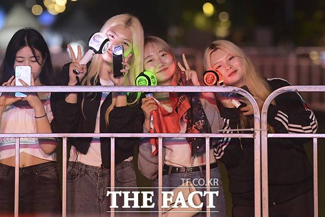 2023 FIFA U-20 월드컵 준결승 대한한국과 이탈리아의 경기가 열린 8일 오전 서울 종로구 광화문광장에서 시민들이 거리응원을 하고 있다. /서예원 인턴기자