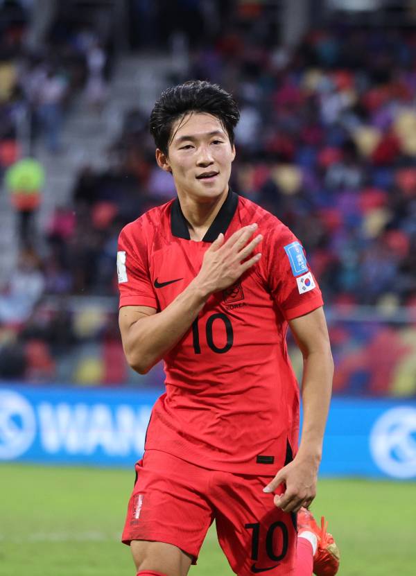 <yonhap photo-1082="">김은중호 에이스 배준호가 4강 이탈리아전 선발에 나선다. 사진은 지난 3일 2023 FIFA U-20 월드컵 에콰도르와의 16강전 골을 넣고 환호하는 배준호의 모습. 연합뉴스</yonhap>