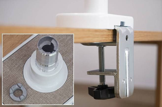 조립은 클램프 타입 및 홀 타입 두 가지 중 하나를 선택하면 되고, 축 중심에 회전제한 장치를 넣으면 제한이 걸리고 빼면 제한이 해제된다. 출처=IT동아