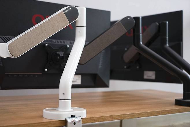 최근 패브릭 소재를 적용한 제품들이 많은데, 그런 경우에 조합하기 좋다. 출처=IT동아