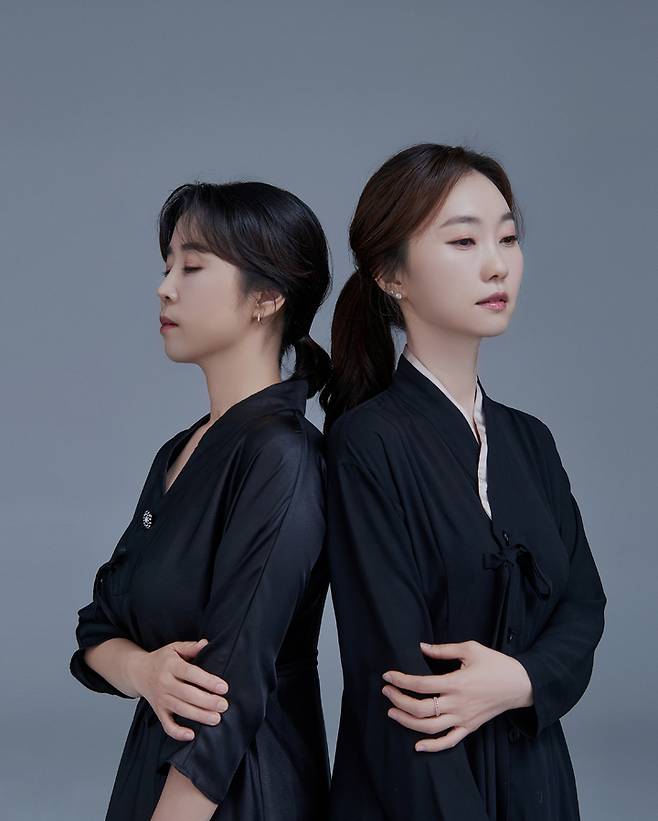 국립국악원 창작악단의 타악 지도단원 최윤정과 아쟁 수석단원 배문경이 오는 14일 국립국악원 우면당에 창작 국악공연 '틈'을 올린다. (사진=최윤정·배문경 제공) photo@newsis.com *재판매 및 DB 금지