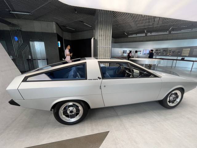 전시장 3층에선 지난 5월 이탈리아에서 50년만에 복원 모델이 공개돼 화제를 모은 ‘포니 쿠페 콘셉트’ 를 직접 만날 수 있다. 서민우기자