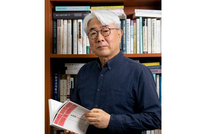 계승범 교수는 서강대 사학과를 졸업하고 워싱턴 주립대에서 박사학위를 받았다. 동아시아 맥락에서 보는 조선시대 정치·지성사와 한·중관계사를 주로 탐구하고 있다. [박해윤 기자]