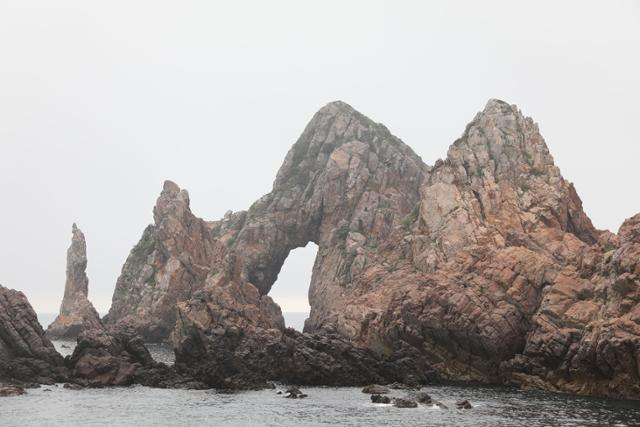 홍도유람선에서 본 남문바위 홍도1경이다. ⓒ박준규