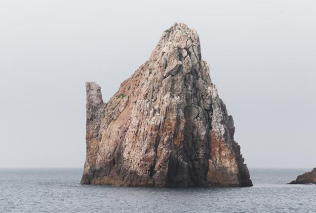 홍도유람선에서 본 주전자바위. ⓒ박준규