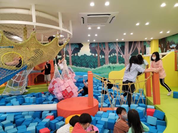 들락날락센터를 찾은 어린이들이 뛰어노는 모습. 제주 행원교회 제공