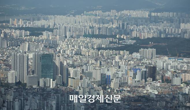 서울 송파구 서울스카이 전망대에서 바라본 서울시내 아파트 단지 모습 [박형기 기자]