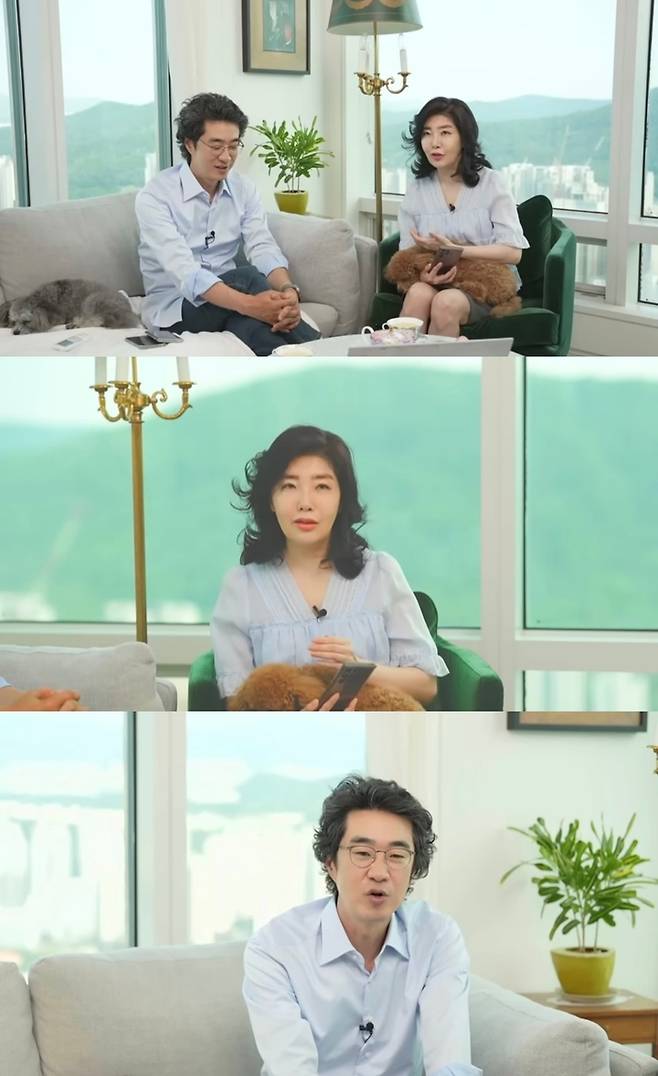 [서울=뉴시스] 의학전문기자 출신 방송인 홍혜걸과 의사 겸 사업가인 여에스더 부부가 지난 9일 유튜브 채널 '여에스더TV'에서 큰 아들의 결혼 뒷얘기를 공개했다. (사진=유튜브 채널 '여에스더TV' 캡처) 2023.06.10. photo@newsis.com *재판매 및 DB 금지