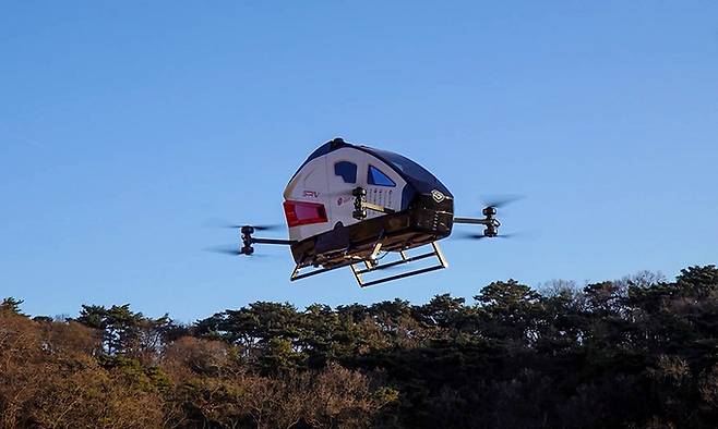 인천 옹진군 자월도에서 시험 비행을 마친 파브 시제기가 상공에 떠 있다. 숨비 제공