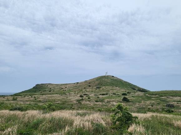 차귀도에 도착해 바라보는 차귀도 등대는 고산리 주민들이 손수 만든 것으로 마치 외국의 한 성처럼 보인다. 제주 강동삼 기자