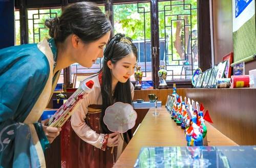 중국 북부 고대 마을에서 빛난 무형 문화유산 프로젝트