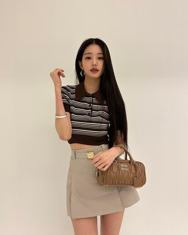 Group IVE Jang Won-young showed off his innocence.Jang Won-young released several photos of her wearing a mini skirt on her instagram on the 11th.In the photo, Jang Won-young made a chic look wearing a cropped knit and a super-mini skirt.He boasted a doll-like visual with a ratio of 10 to the long straight hair down to the waist.The endlessly long legs and unrealistic proportions drew particular attention.On the other hand, IVE, which Jang Won-young belongs to, released his first album Wave in Japan on the 31st of last month.Wave topped the weekly album rankings on the 12th Japan Oricon chart.