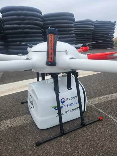 제주도 본섬의 한 비행장에서 드론이 이륙을 준비중이다.  사진=국토교통부