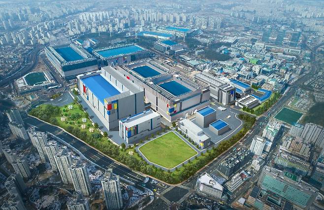 An aerial view of Samsung's Hwaseong semiconductor complex in Hwaseong, Gyeonggi Province. (Samsung Electronics)