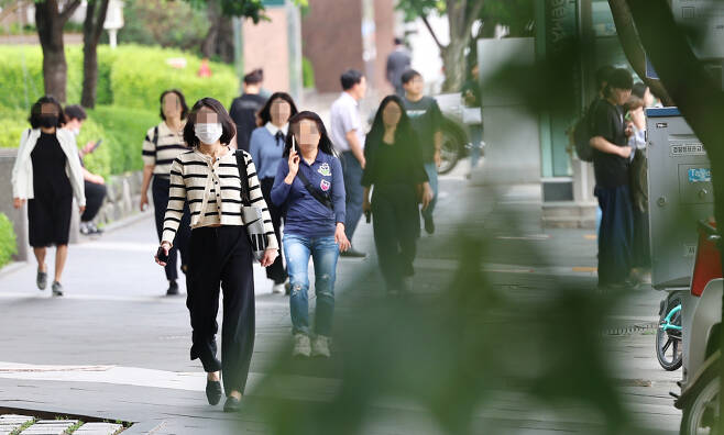서울 여의도에서 시민들이 출근길에 나서고 있다. ⓒ연합뉴스
