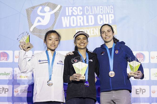 ▲ 2023 IFSC 볼더링 6차 월드컵 여자부에서 은메달을 획득한 서채현(맨 왼쪽) ⓒ대한산악연맹