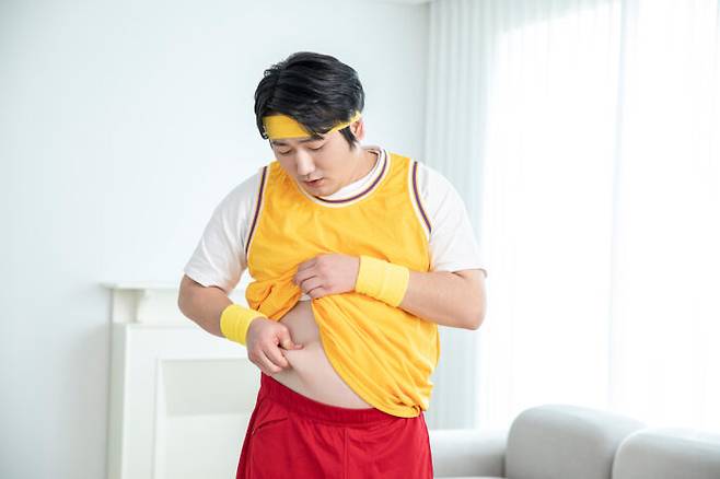 유산소운동, 전신 근력운동과 함께 코어를 강화하는 운동에 집중하면 복부지방을 감소하는데 효율적이다. [사진=클립아트코리아]