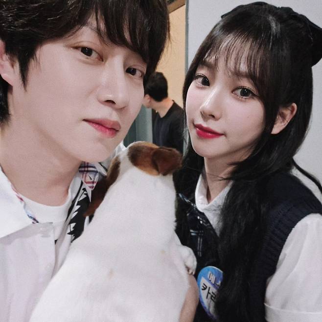 김희철(왼쪽), 에스파 카리나. 사진 출처=김희철 계정