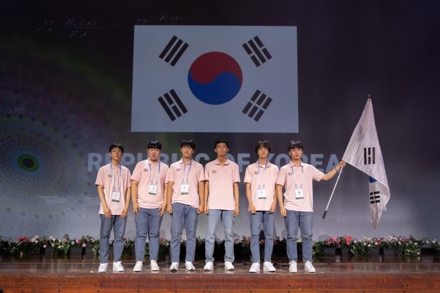지난해 7월 6~16일 노르웨이 오슬로에서 열린 제63회 국제수학올림피아드에 참가한 한국 대표단 학생들 모습.