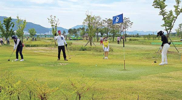 황산공원 파크 골프장. 국제신문DB
