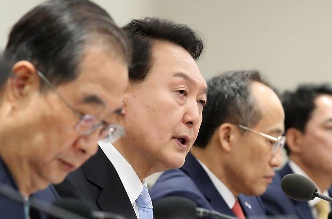 President Yoon Suk Yeol (second from left) delivers an opening speech during a Cabinet meeting held in his office in Yongsan-gu, Seoul Tuesday. (Yoon's office)