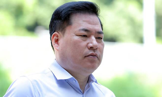 유동규 전 성남도시개발공사 기획본부장이 13일 서울 서초구 중앙지방법원에서 대장동 개발사업 관련 뇌물 수수 혐의 공판에 출석하고 있다. 뉴시스