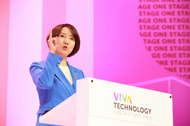이영 중소벤처기업부 장관이 14일(현지시간) 프랑스 파리에서 열린 ‘VIVA TECHNOLOGY 2023’오프닝 행사에 참석해 기조연설을 하고 있다.