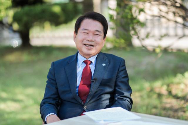 ▲ 신경호 강원특별자치도교육감이 최근 본지와 인터뷰를 갖고 강원특별자치도교육청 운영 방안에 대해 밝혔다.