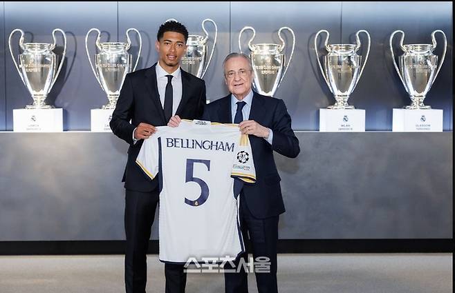 레알 마드리드에 입단한 주드 벨링엄(왼쪽)과 플로렌티노 페레즈 회장. 레알 마드리드