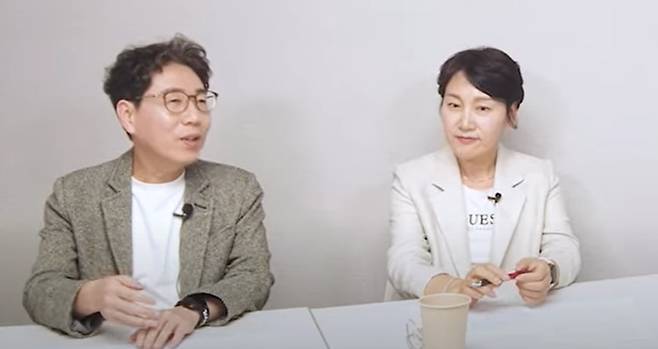 실버타운 책을 펴낸 문성택, 유영란 부부.