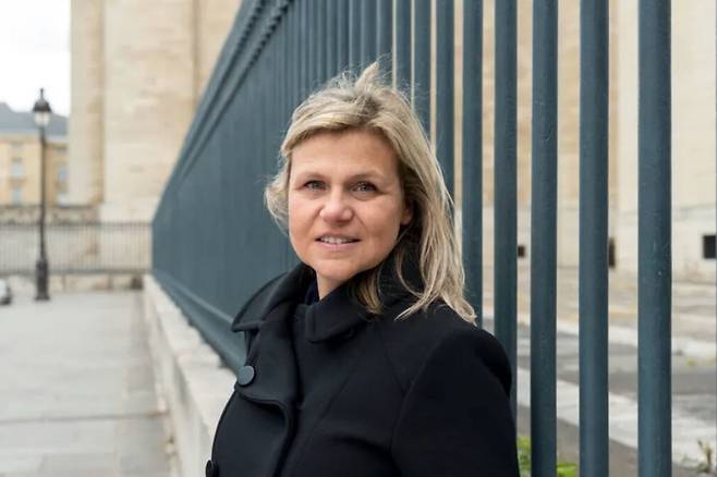 ▲바다의 현상학이라고 불릴만한 아름다운 철학책을 쓴 로랑스 드빌레르.