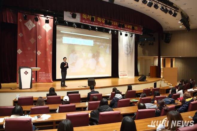 한 교육회사에서 콘텐츠 개발 업무를 담당하는 30대 직장인 이승화씨는 읽기 코칭 전문 강사로도 활동하고 있다. 본인 제공
