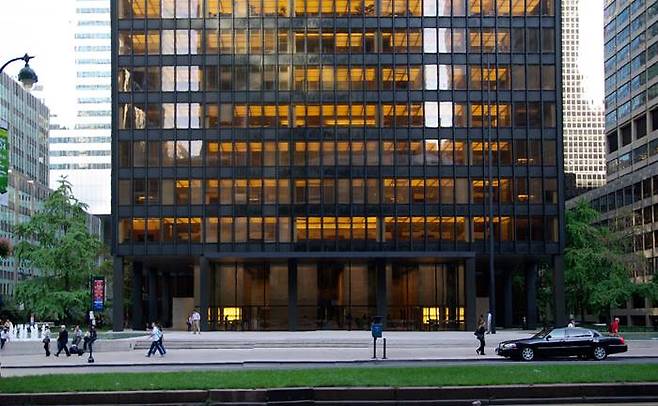 뉴욕 시그램 빌딩 [commons.wikimedia.org]