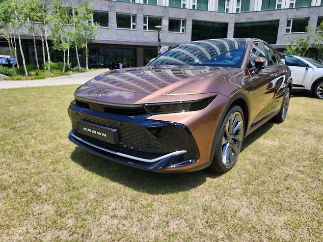 토요타 크라운 전면. [김성우 기자]