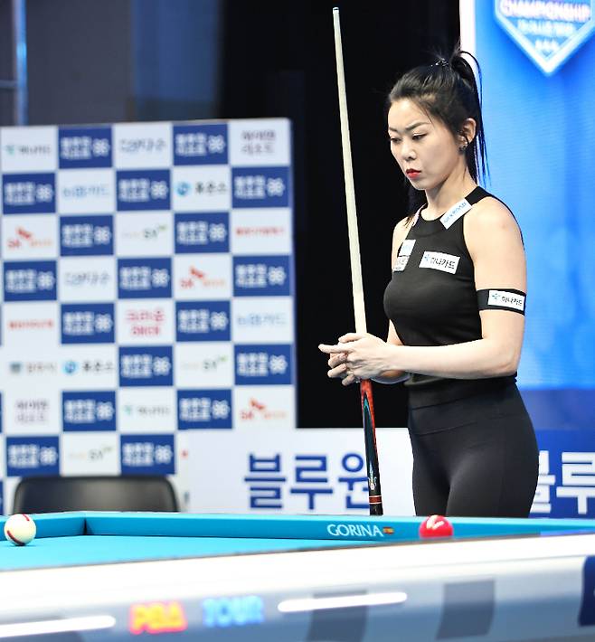 '경주 블루원리조트 PBA-LPBA 챔피언십'에서 연일 파격 의상을 선보이고 있는 김가영. PBA