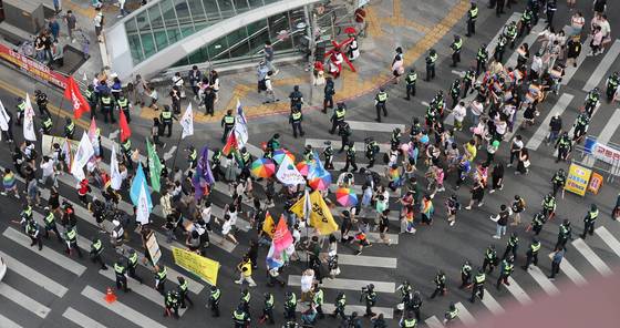 Advocates of the LGBTQ community march down a public transportation-only zone in Daegu on Saturday as part of the annual Daegu Queer Culture Festival. [YONHAP]