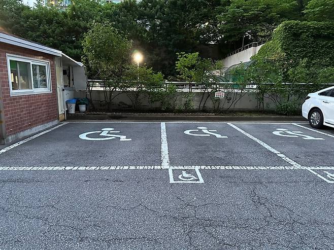 서울 성동구 한 아파트 주차장 장애인전용주차구역(기사와 무관함) /사진= 강예신 여행+ 기자