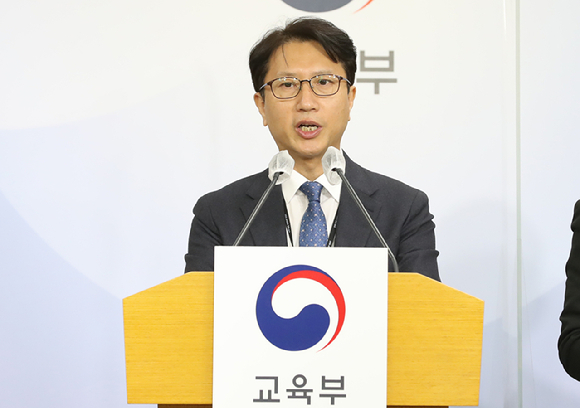 이규민 한국교육과정평가원장(연세대 교육학과 교수)이 6월 모의평가에 대해 책임을 지고 19일 사임했다.  [사진=뉴시스]